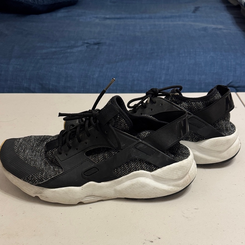 Nike Huarache Black and White